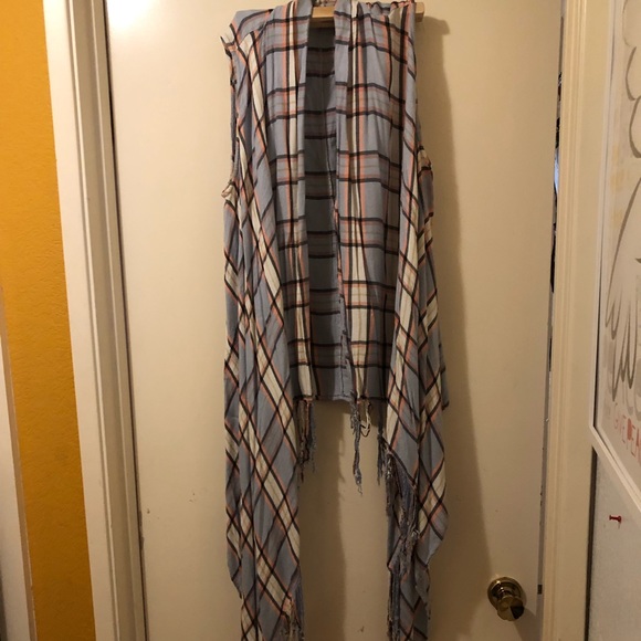 Francesca's Collections Tops - Lightly worn Miami sleeveless plaid cover from Francesca’s
